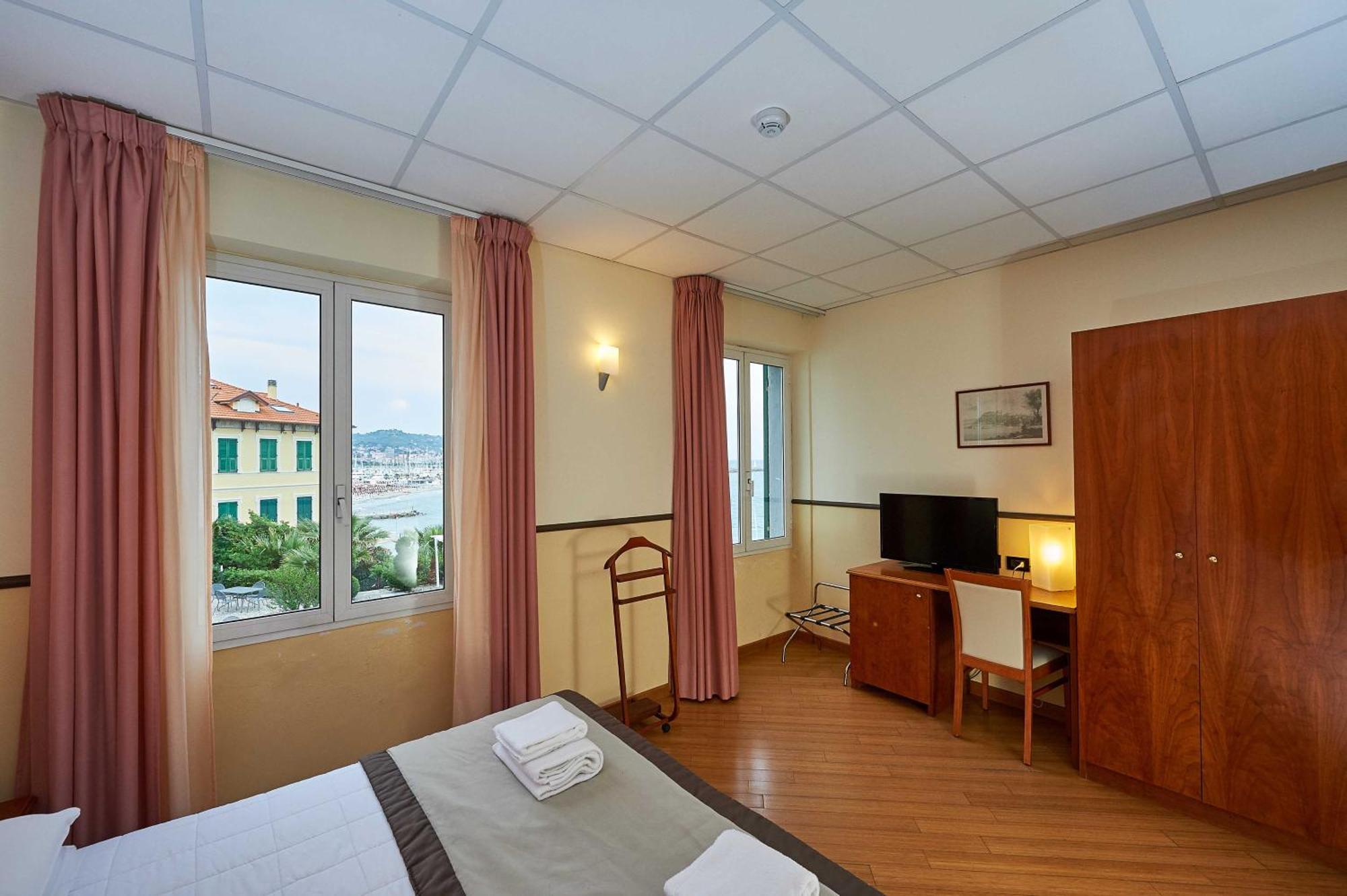 Hotel Corallo Imperia Habitación foto